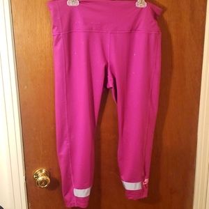 Nike active tight fit bottoms